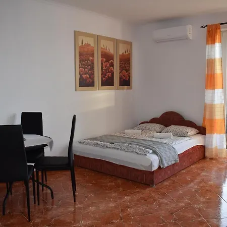 Gréta Wellness Apartamento *